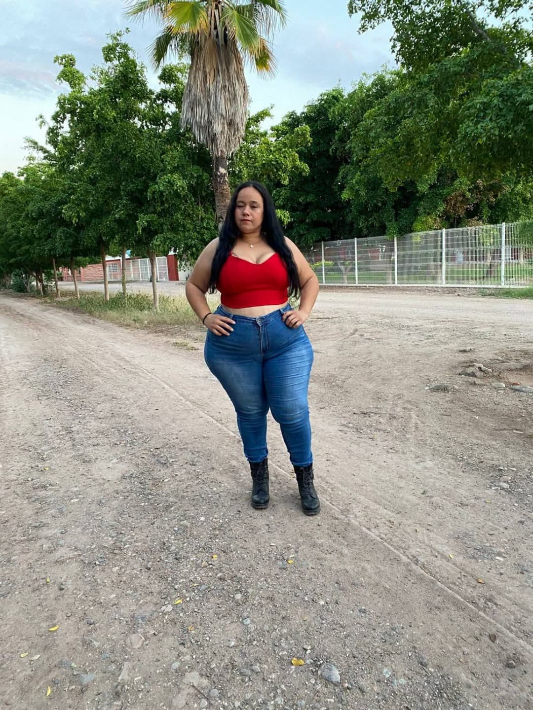 PEAR SHAPE THICK CURVY LATINA SSBBW BIG BOOTY ASS