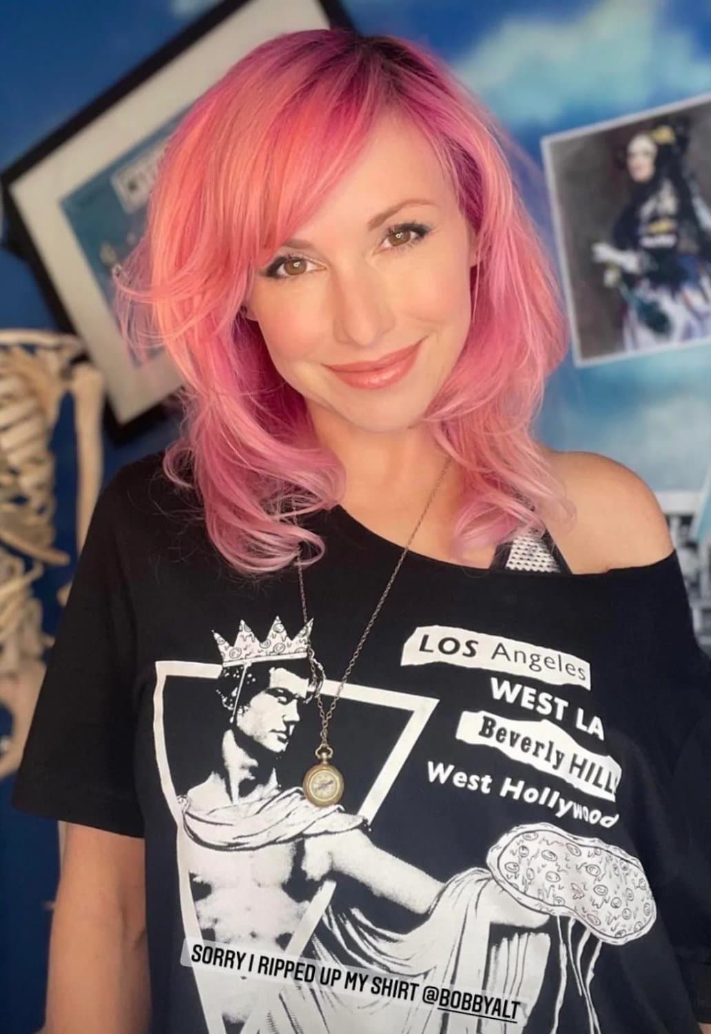 Red headed Kari Byron is one sexy science nerd.  Smart and slutty a gooner dream woman