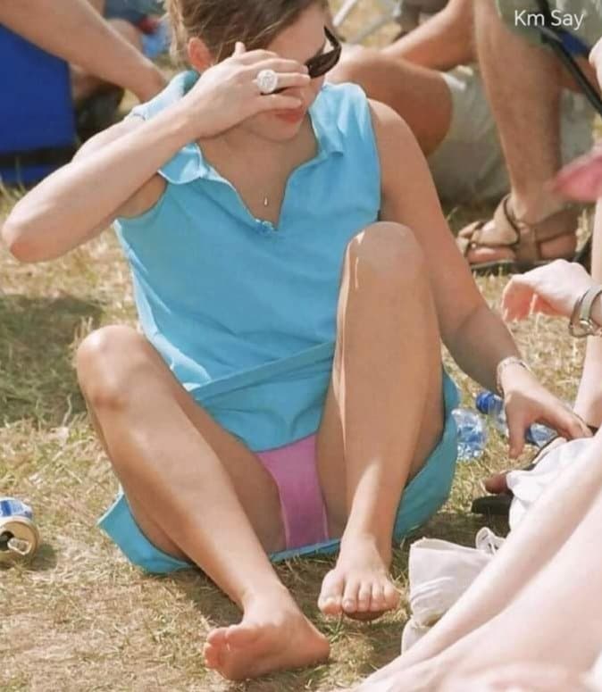 Hermosa descuido o exhibición al público su tanga?1