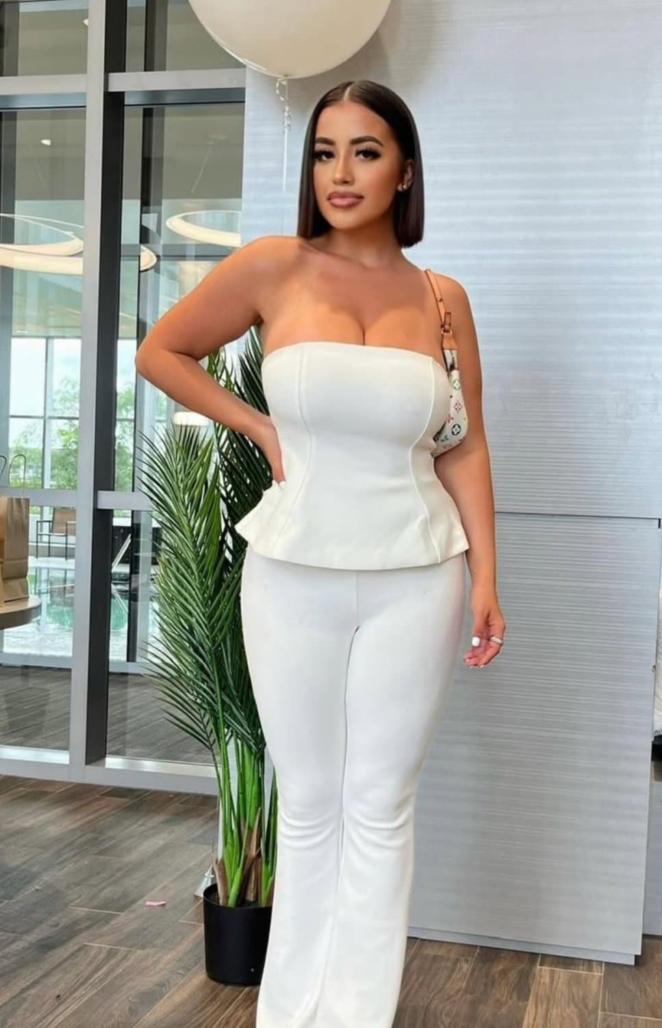 Leaking another whores fat tits. Dumb slut has no idea her juicy jugs are all over the internet now