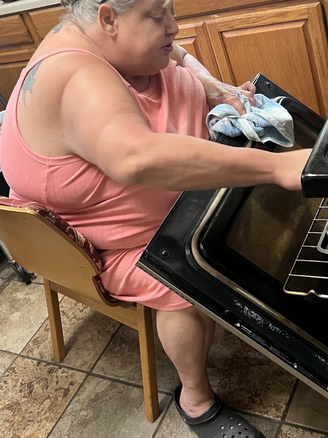 Real ssbbw mom candid too fat to stand and cook but fat enough to fuck