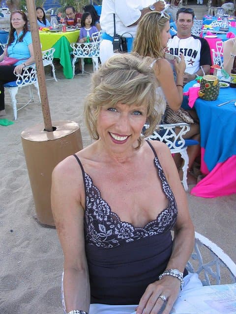 Gorgeous GILF Mary shows off her banging body