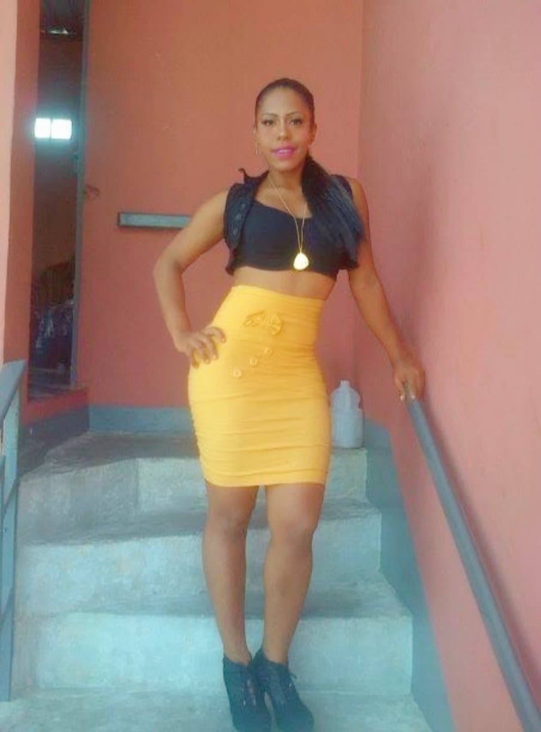 Click to view full size Valeria Cortéz - Bailarina de "Baila la Noche" - la conocí en la playa y me envía fotos sexy