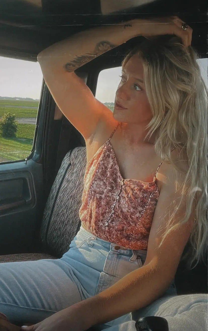 Blonde slutty country girls are always the freakiest. She wants to be made famous