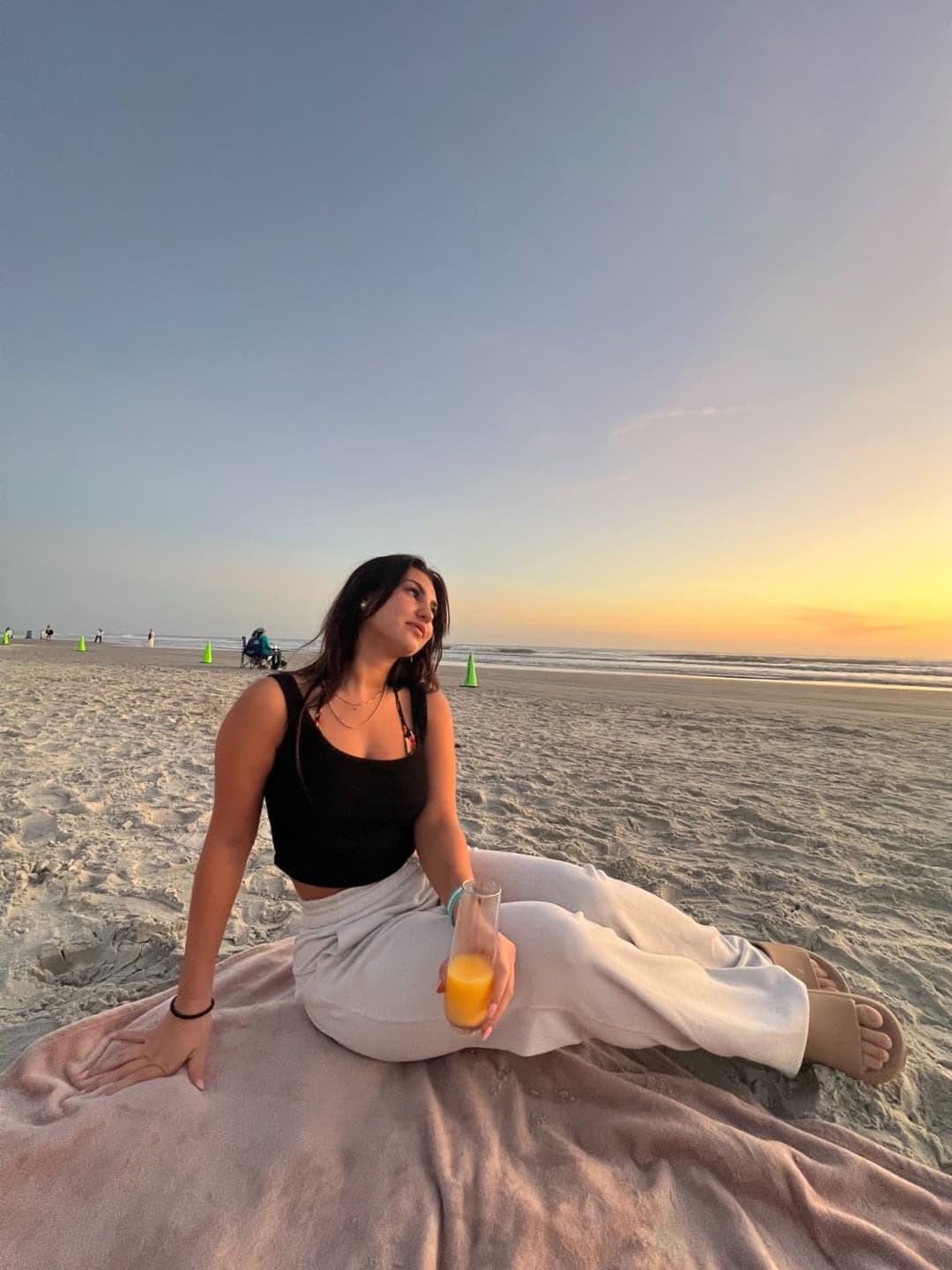 Click to view full size Whore kissing as many as she can on 21st