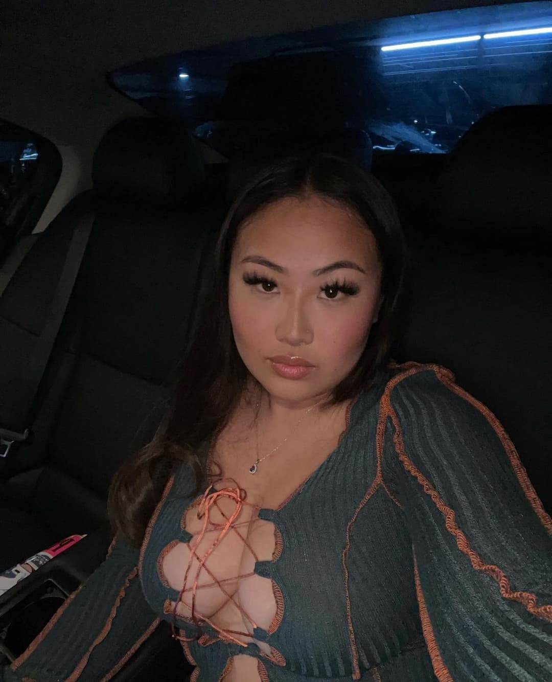 Autumn, 22 | PAAG webslut shows off her dick sucking lips and curves