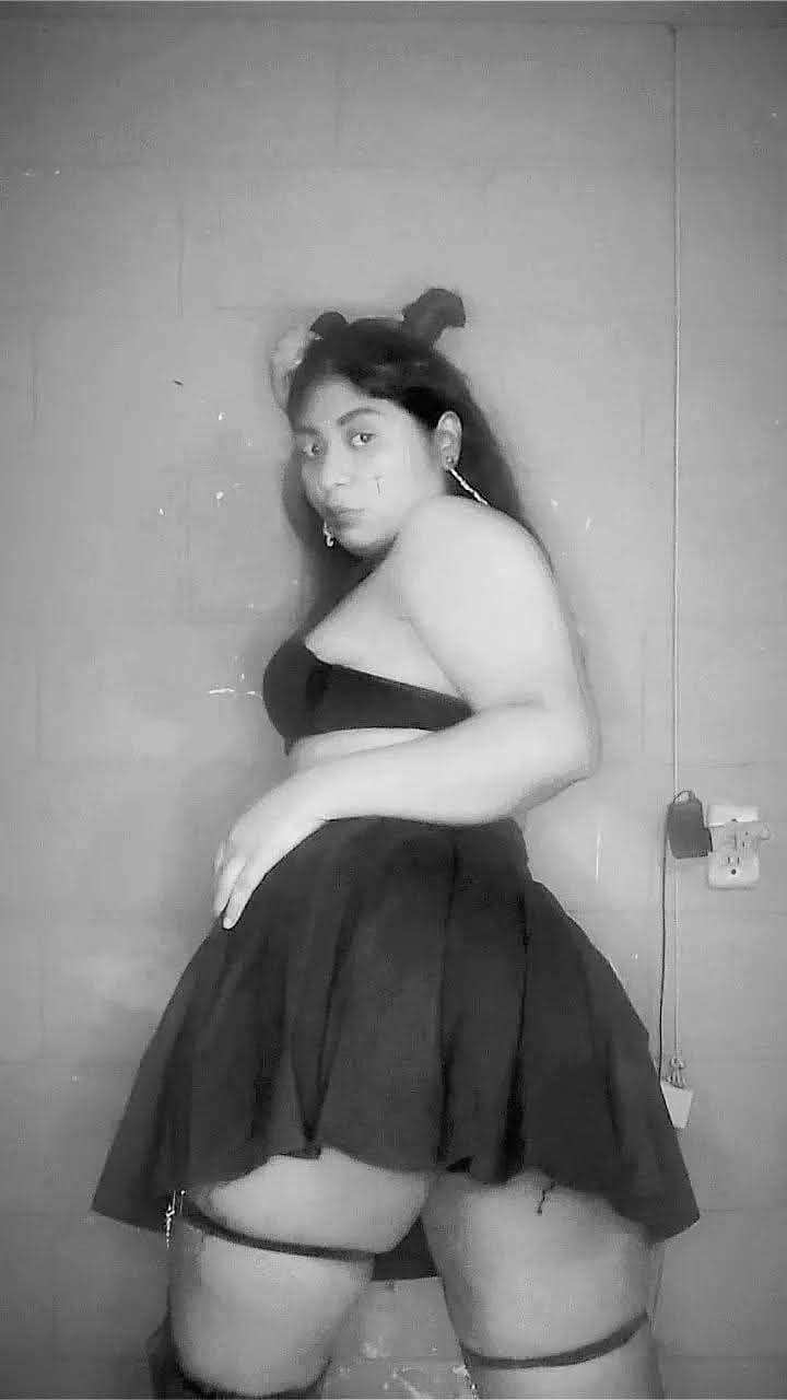 Click to view full size Que perra es Eli