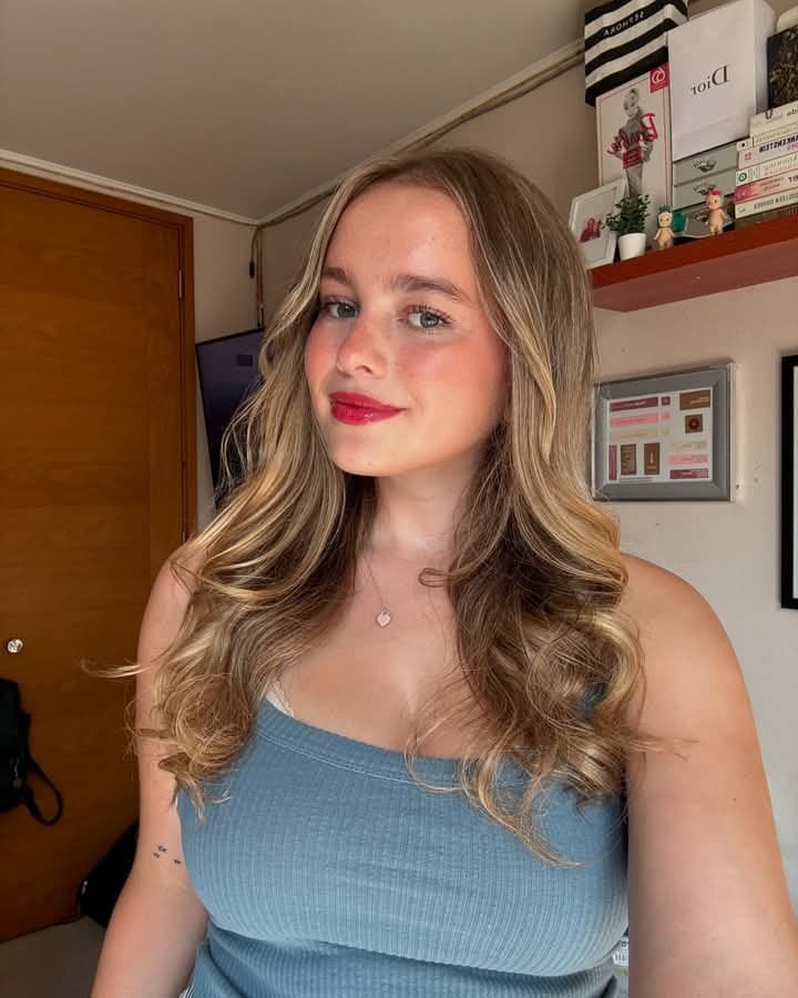 La puta tetona de Giulia, esta recien desbloqueada con 18?lista para recibir una cogida brutal