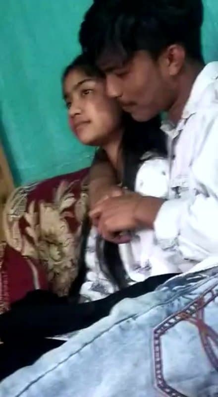 Смотрите онлайн Cute desi Assamese lover romance and fucking in both hole part 1 на ZenVideo_720p - 2025-10-12T211930.145