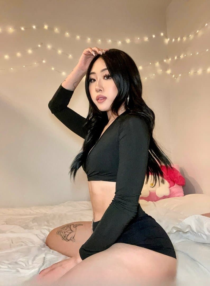 tattooed asian takes pounding like a good little whore
