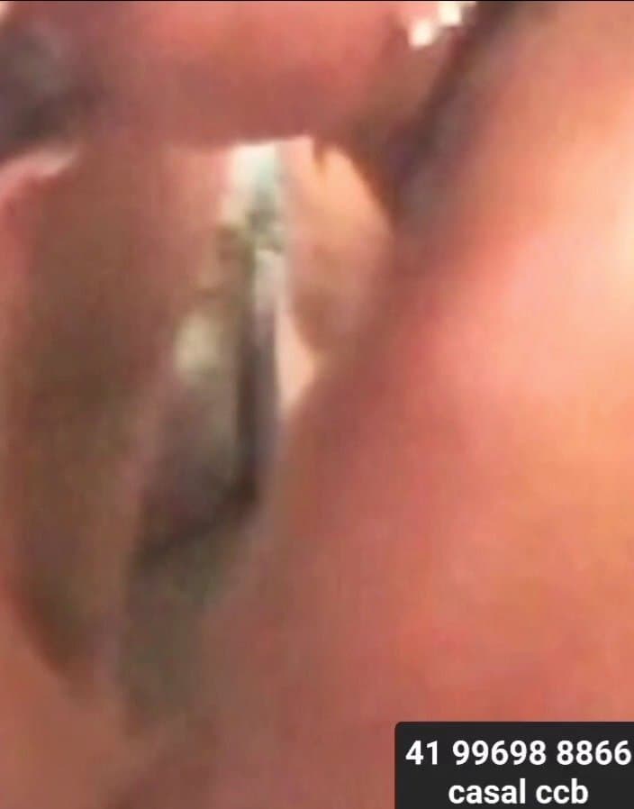 Click to view full size Esposinha crente não resistiu e provou a rola do amigo do corninho, ele sabia que ela não ia resisti