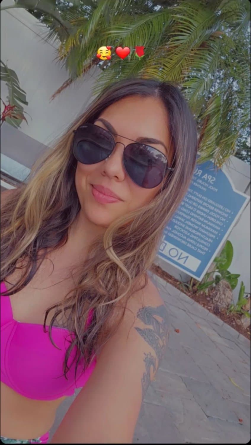 Sexy TikTok Latina loves to show her feet and body, please feel free to use her for AI porn.