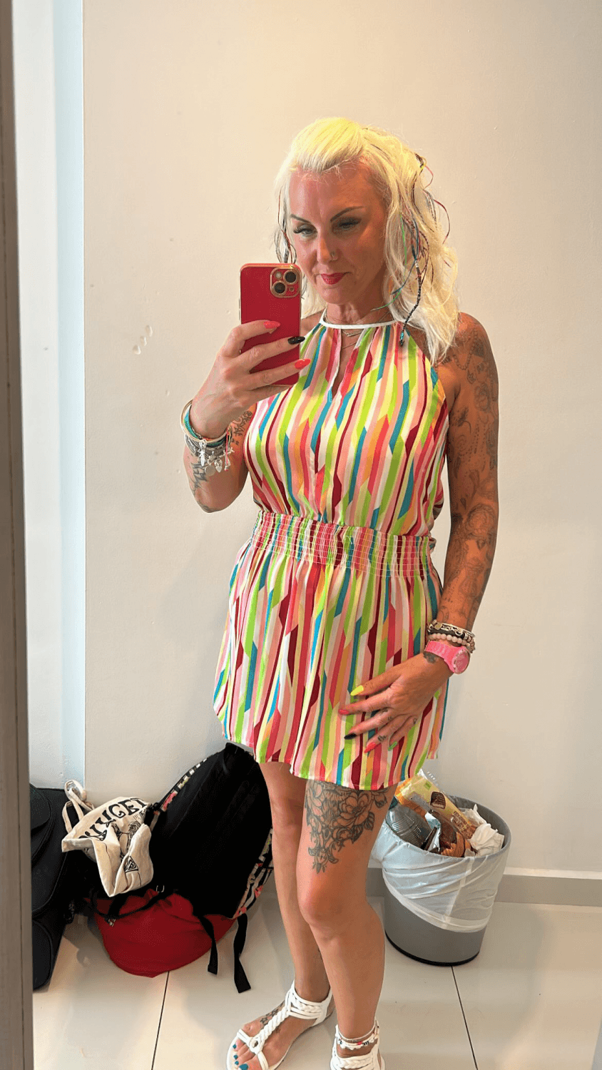Milf from the UK - Curvaceous, tattooed and a delicious smile.