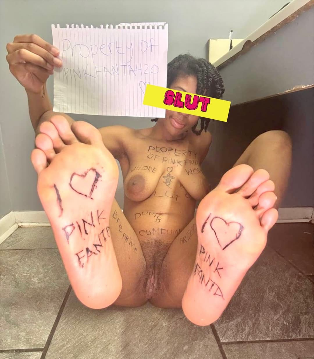 Slutty Ebony ready to drain your wallet ?? ?(link below)⬇️