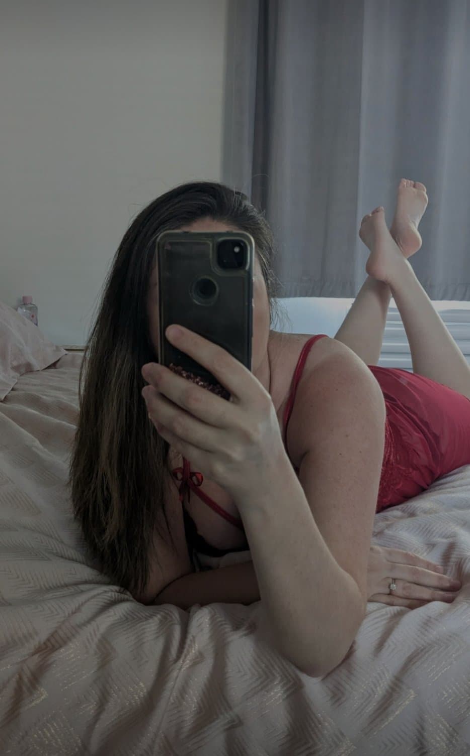 British MILF teases me with her feet