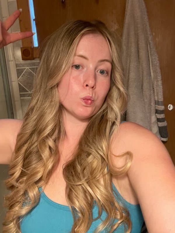 Flight attendant showing some thick blonde white babe action