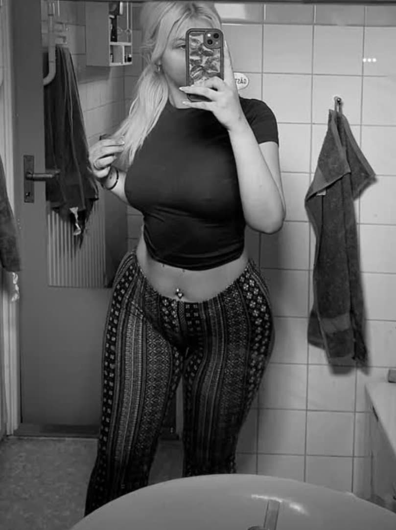 Click to view full size Swedish influencer Alva Angelina