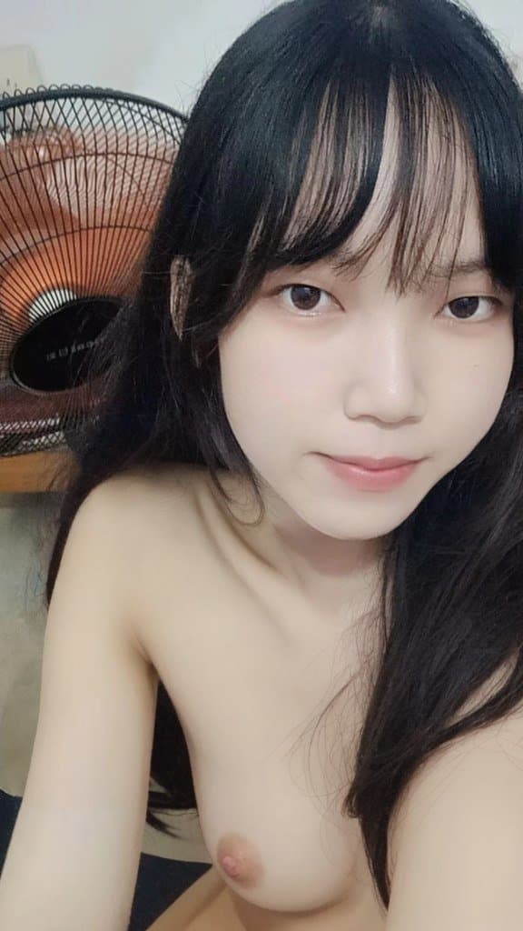 Hot Chinese girl and her nudity