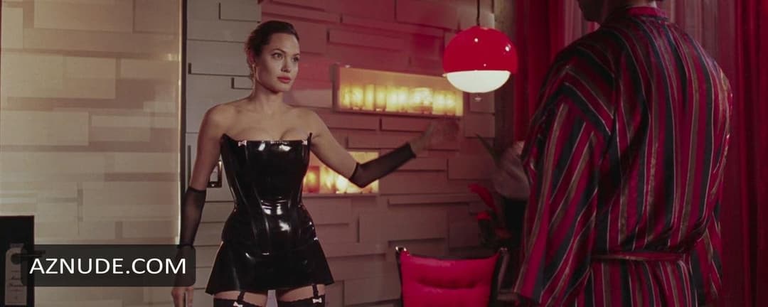 Fake @ngelina Jolie  Zend@ya