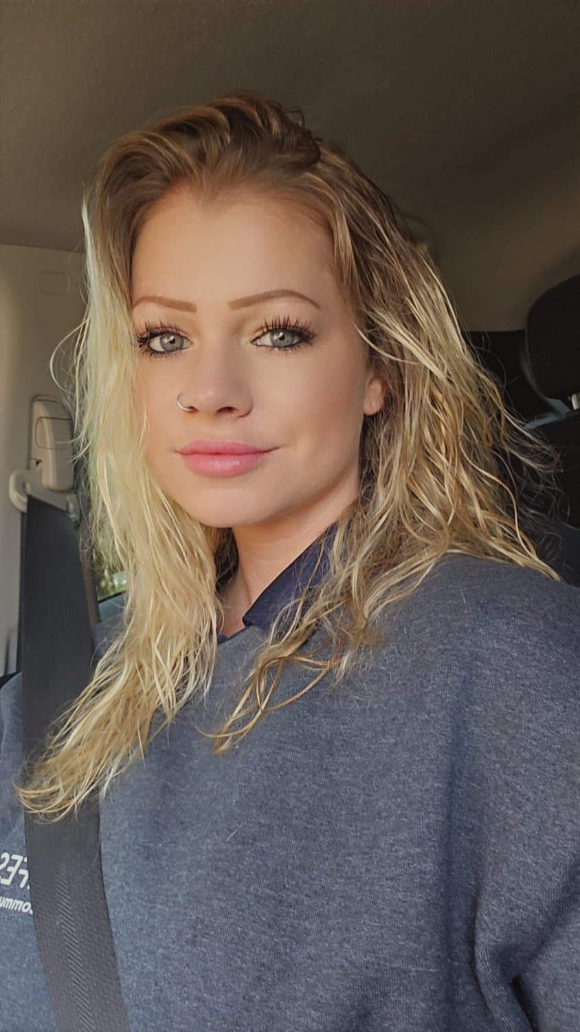 Jessica does have a smoking hot spring break body. Too bad she only showed her tits to G G W