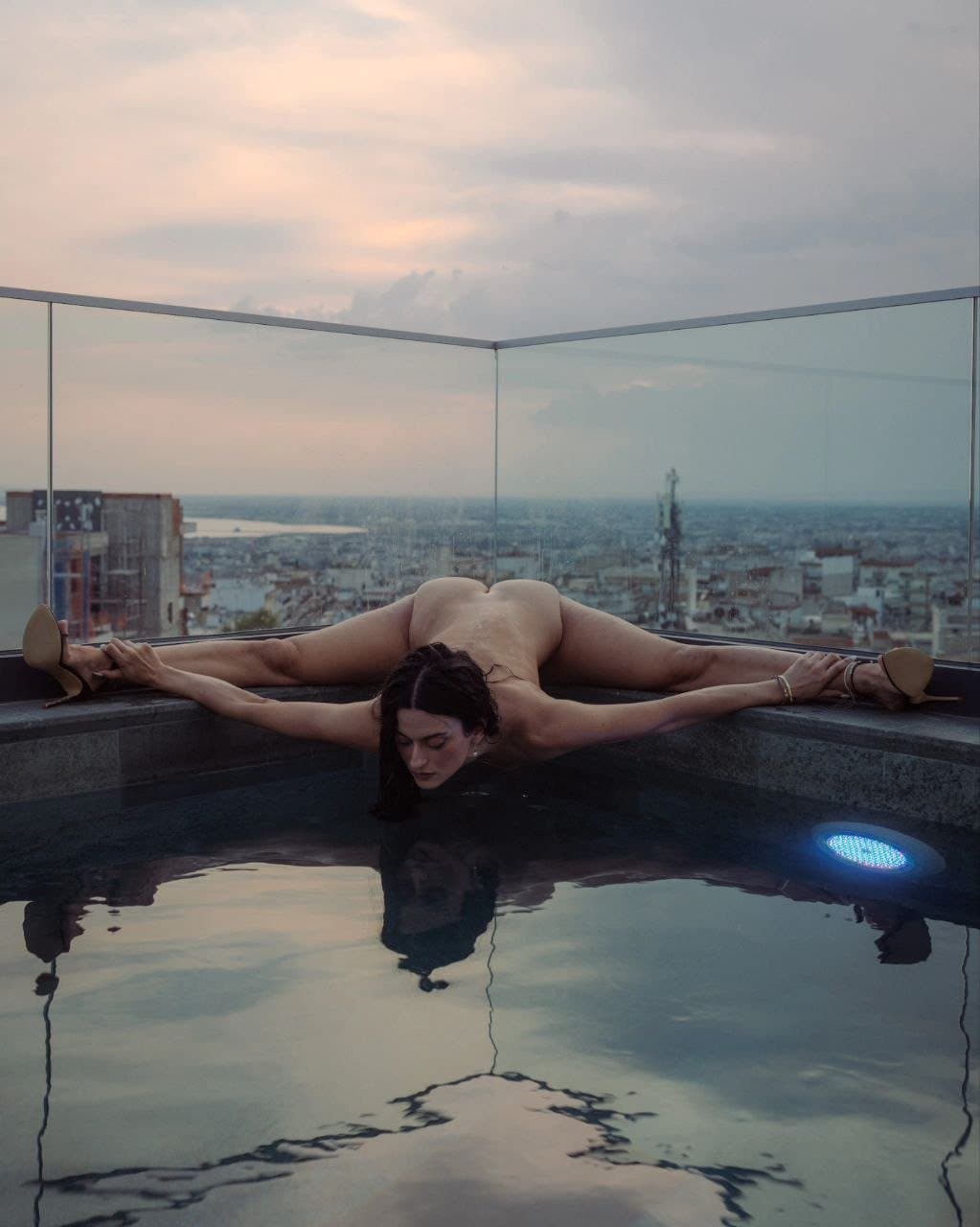 Click to view full size This beauty has the best buttocks on the web