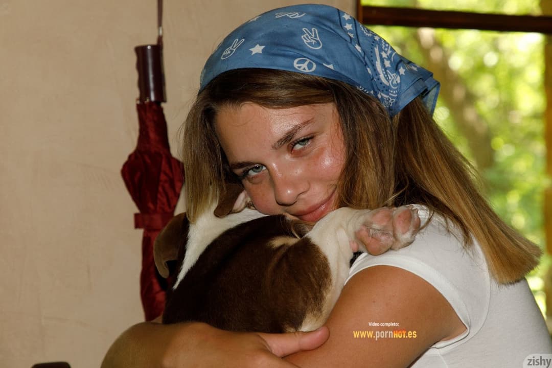 Hermosa gabbie en un tour por su casa de campo