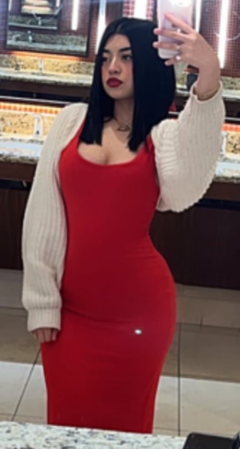 Chaparrita nalgona con algunos fakes