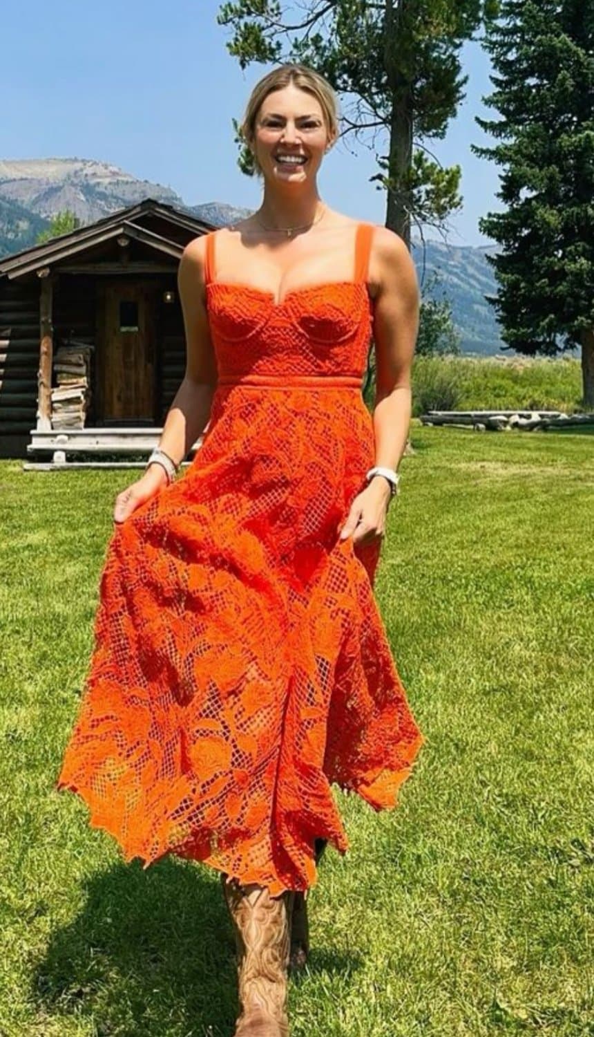 Amanda Balionis has a nice low sitting rack of tits. Even a bra can’t hold them up