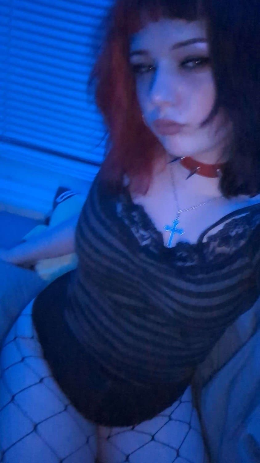 Sexy goth egirl from Discord p1