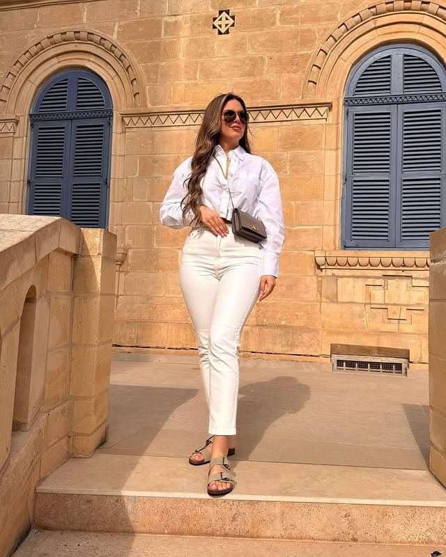 Hot bosnian slut with a great Body and nice legs and feet - footjob and cumface