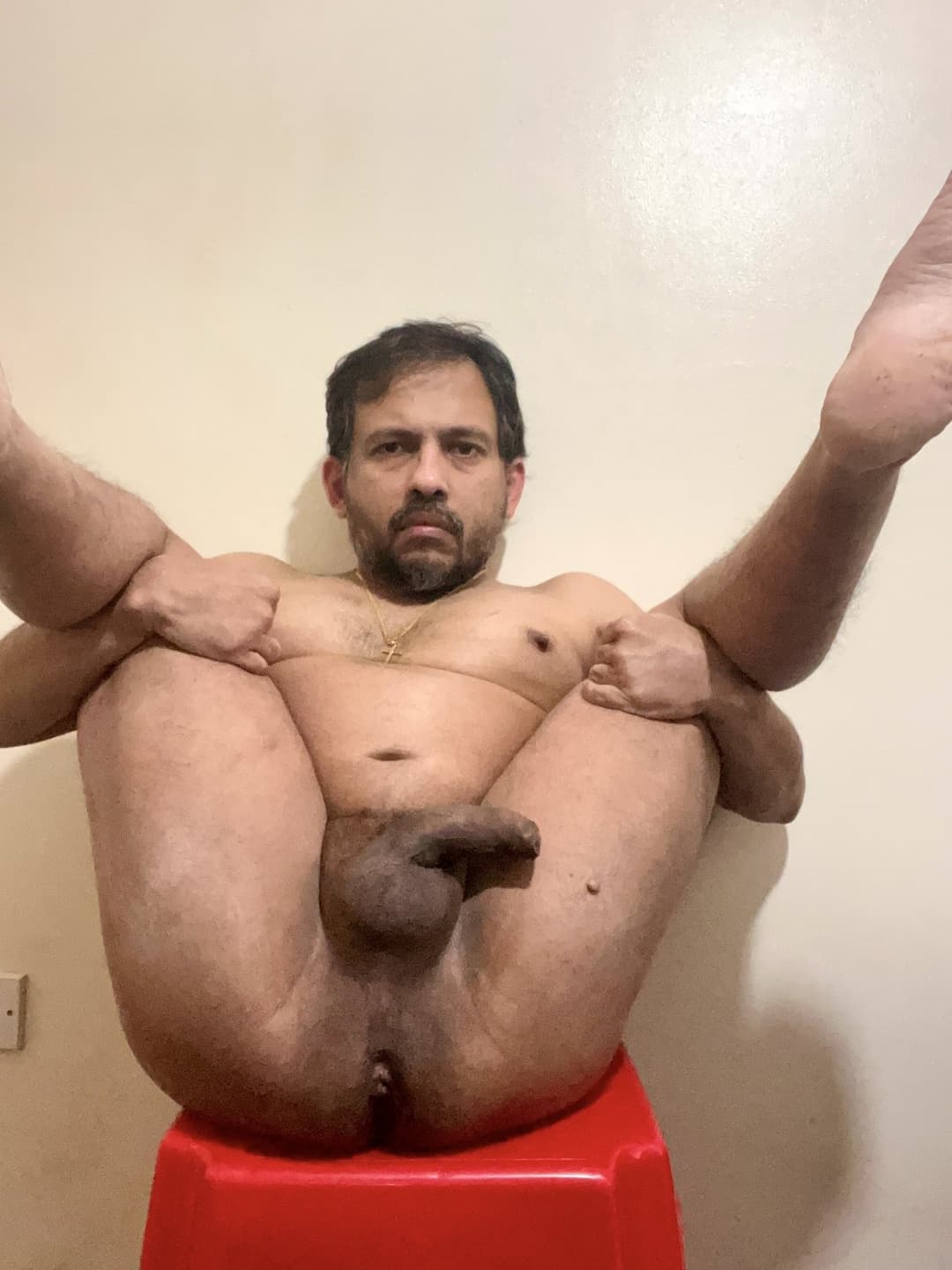 desi guy legsup pose