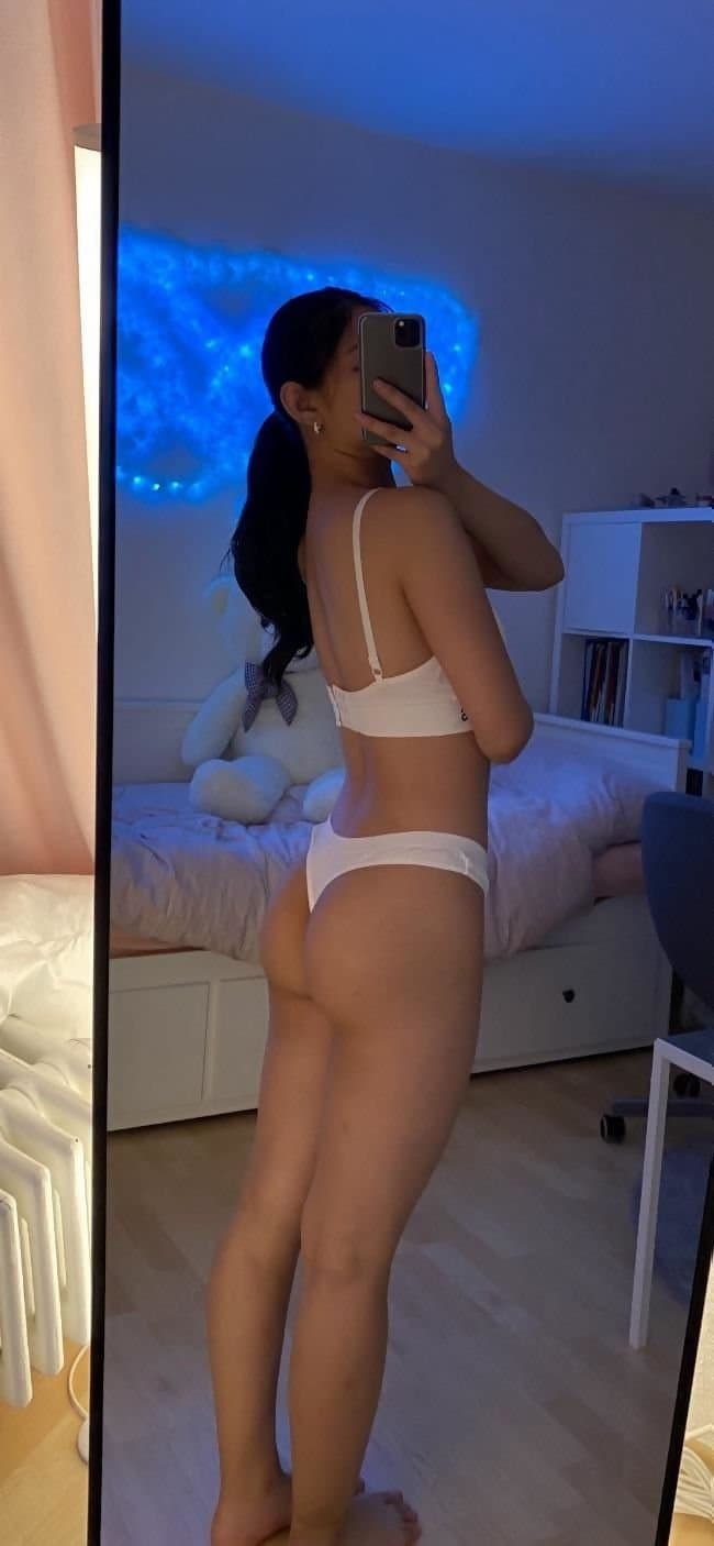 -her instagram story vs her private Snapchat story-