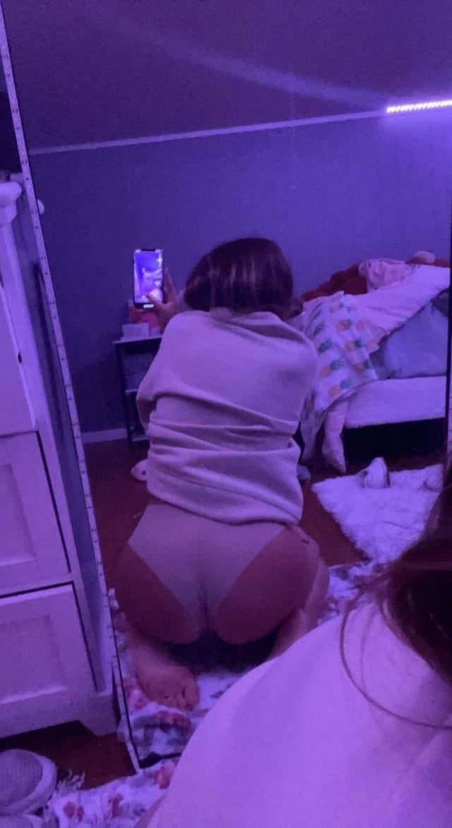 Hot sexy slutty teens ? (18+)