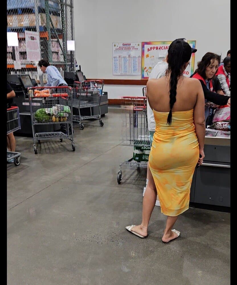 Click to view full size Slim Latina With Nice Ass In Yellow Dress