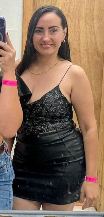 Click to view full size Meu alvo da vez esta me matando de tezão, tem cara de puta, vou leitar diariamente na cara dela