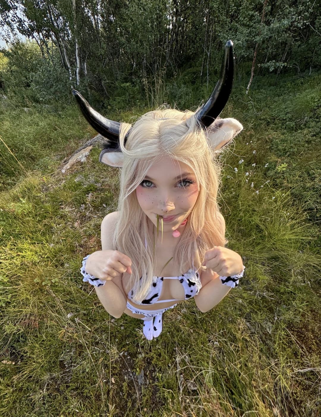 Cosplaying slut takes facial