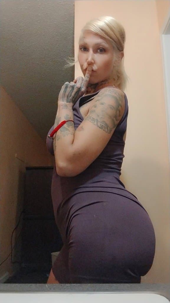 SLIM THICK 100% REAL white chocolate mom tatted big booty milfs phone