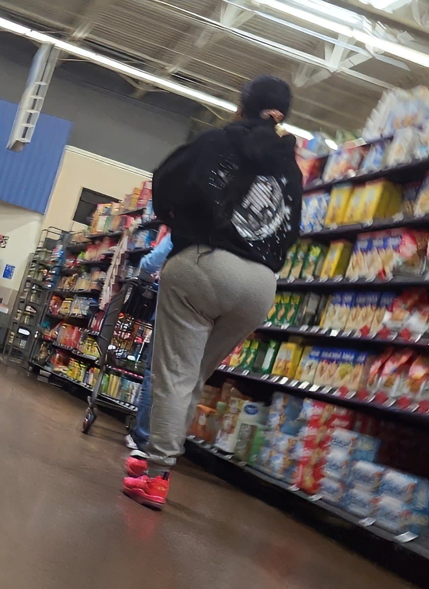 Candid Black woman with PHAT ass (VPL)