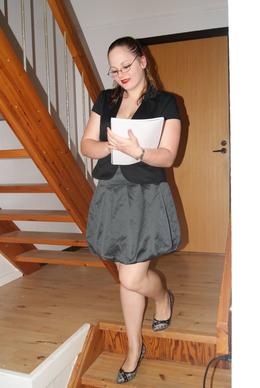 Danish Amateur (004b): The sex-education teacher Annika K are showing how you play with a dildo