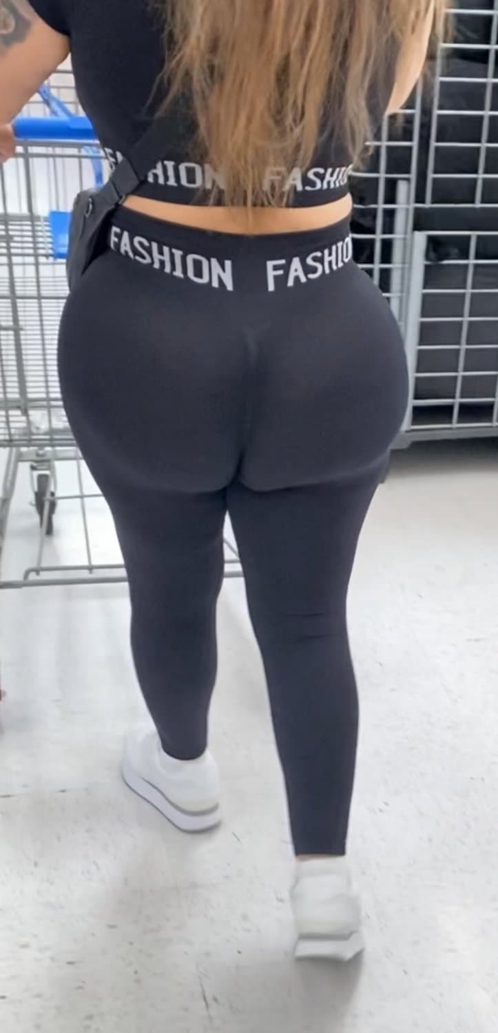 Insane Ass Candids (shopping)