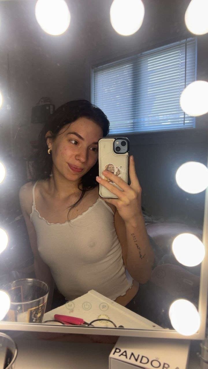 Click to view full size petite cumslut snowbunny huge leak nudes and taking cum on her pretty face