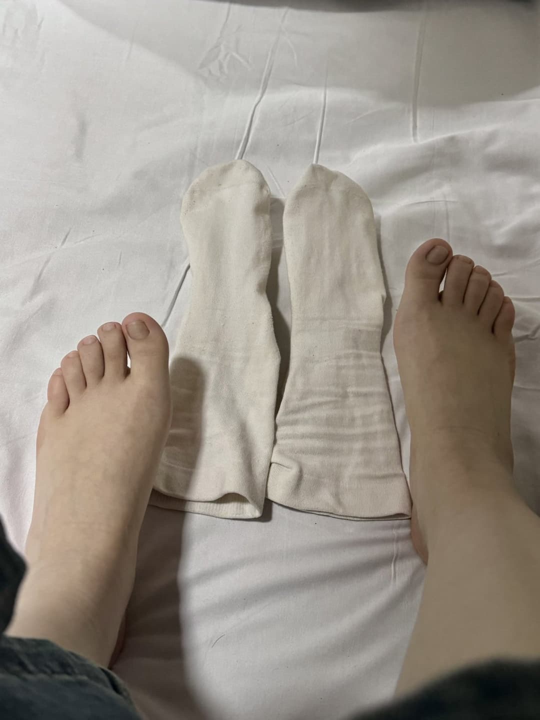 Asian feet / shoes & socks