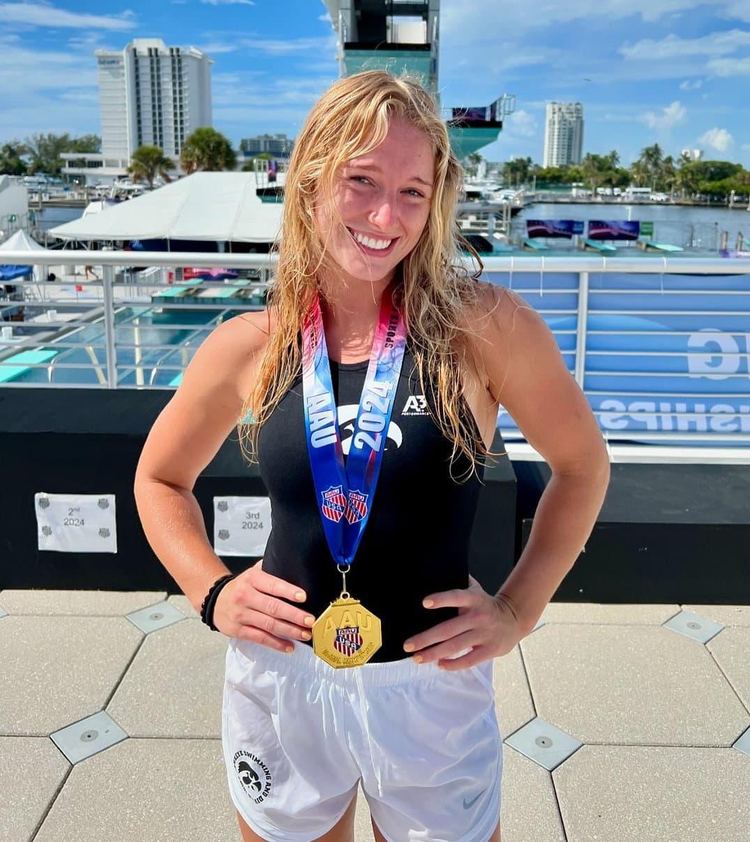 Tight College Athlete Makayla(Uniform)(Bikini)