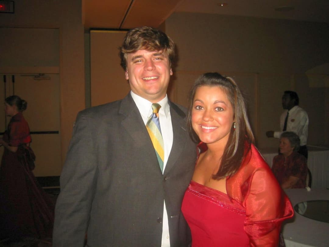 A married mom spreads her cunt and sucks cock