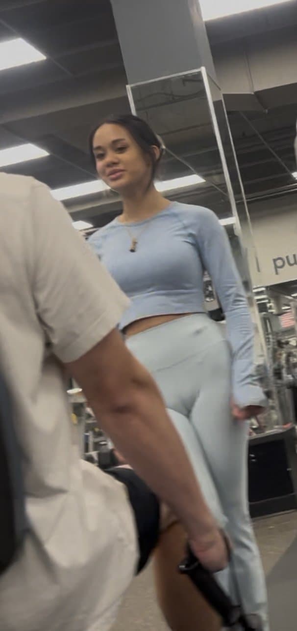 Asian babe showing off her body in the gym. Hot gstring print. Cameltoe ! Like & comment if u enjoy