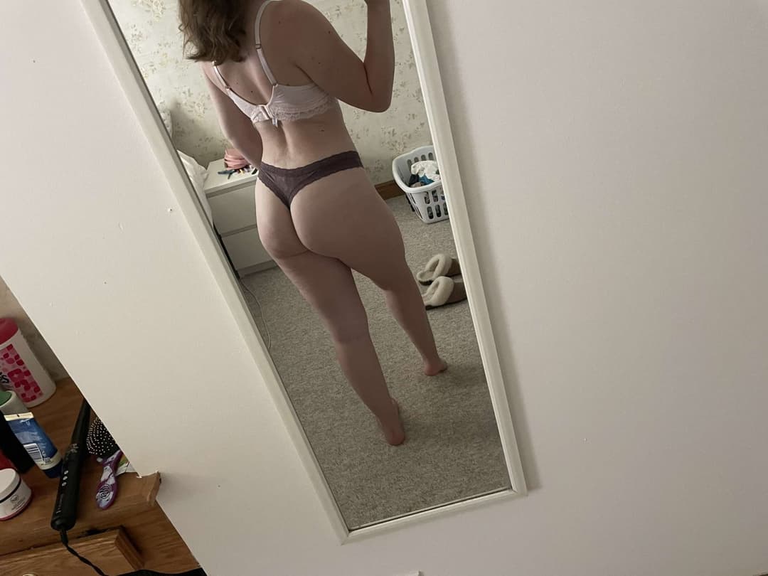 Slut teen in bra and panties