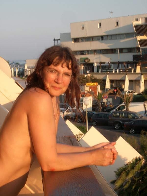 Click to view full size Angelika (65) aus Köln, einst und jetzt; dressed / undressed