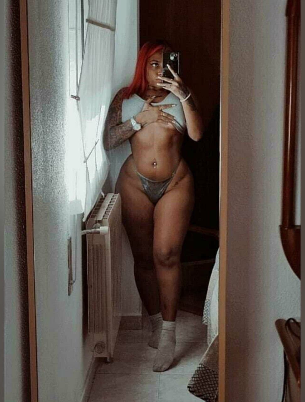 Morena tatuada y culona muy guarra