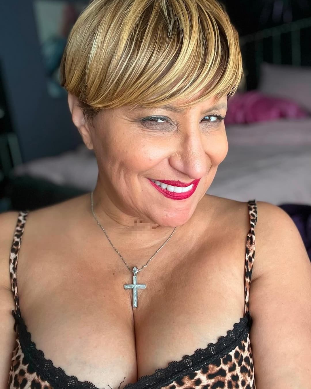 Thick Gilf flight attendant 3