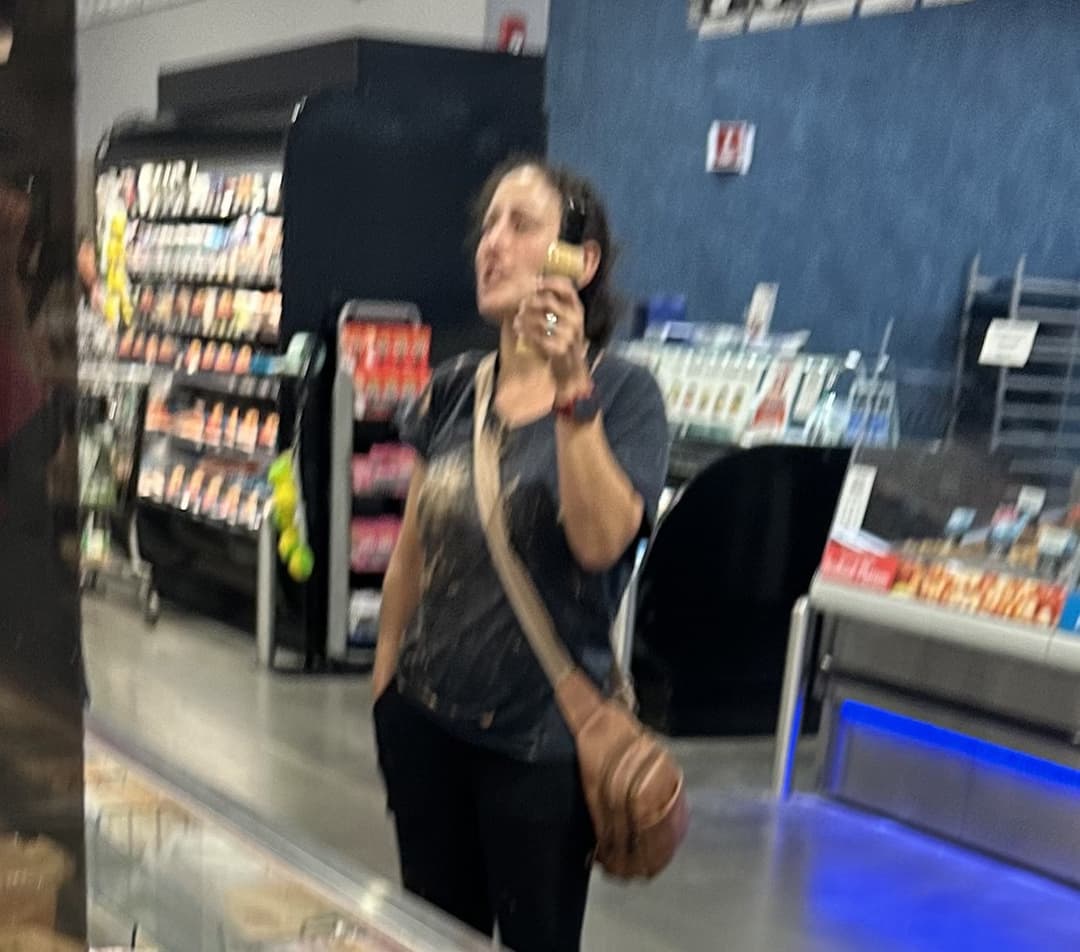 Random HotMoms & Milfs who are Fuckable & there Feet